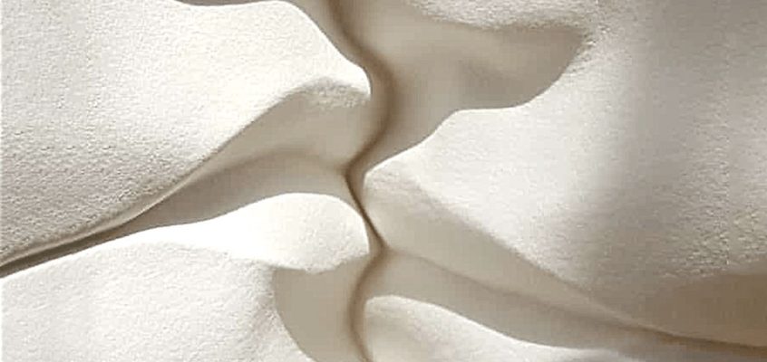 I baci e i volti in origami dell’artista Polly Verity